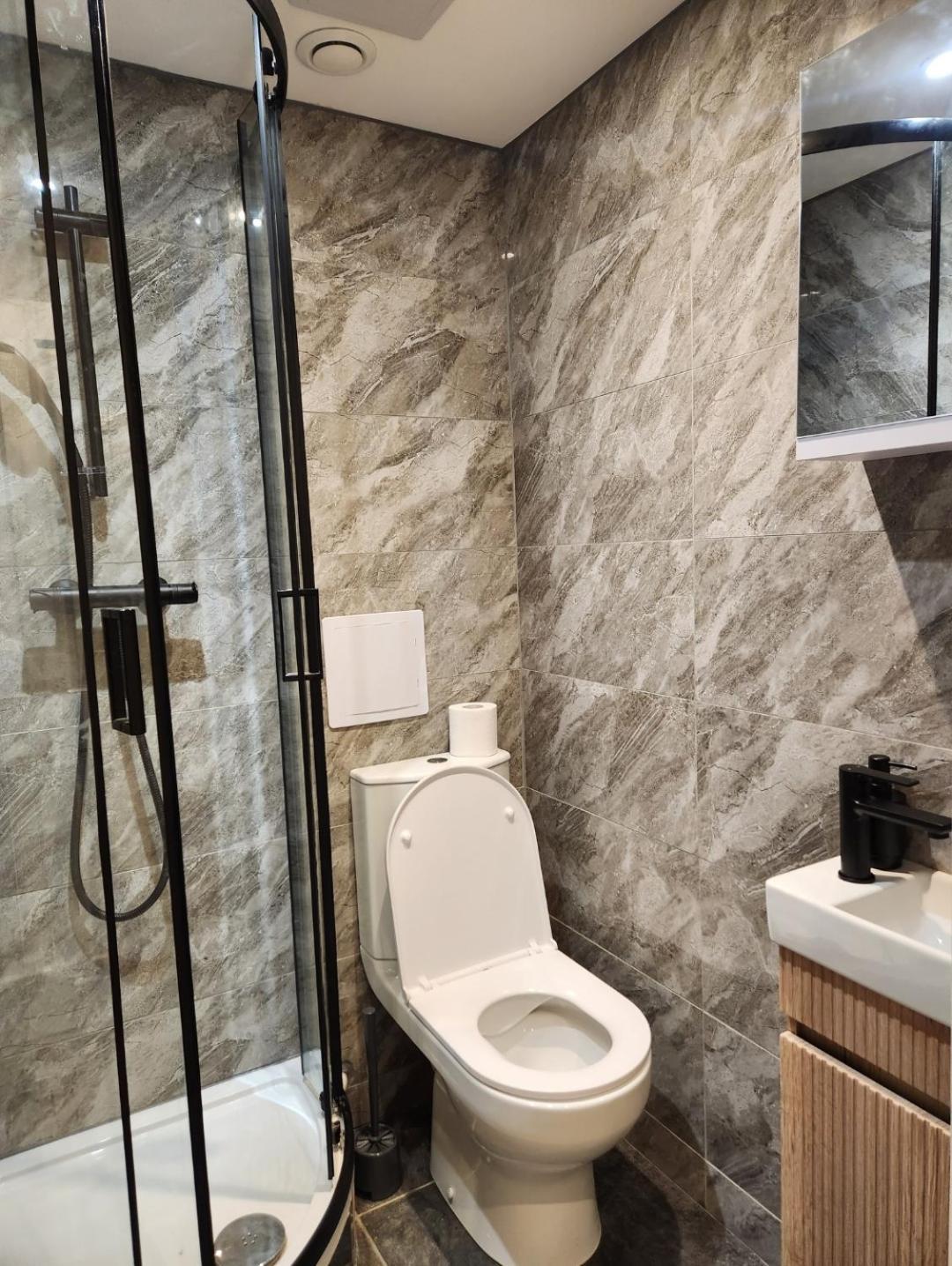 Ifield Ensuite Studio Flat Crawley-Gatwick מראה חיצוני תמונה